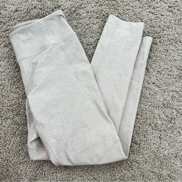 Outdoor Voices 25” Warmup Light Cream/Gray Marled Leggings - Picture 3 of 5